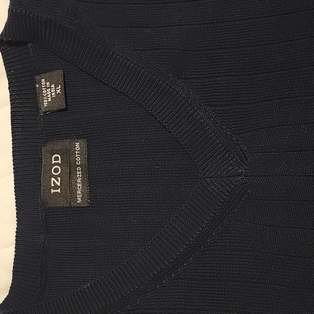 IZOD Navy blue men's sweater vest, n cotton size XL never worn.